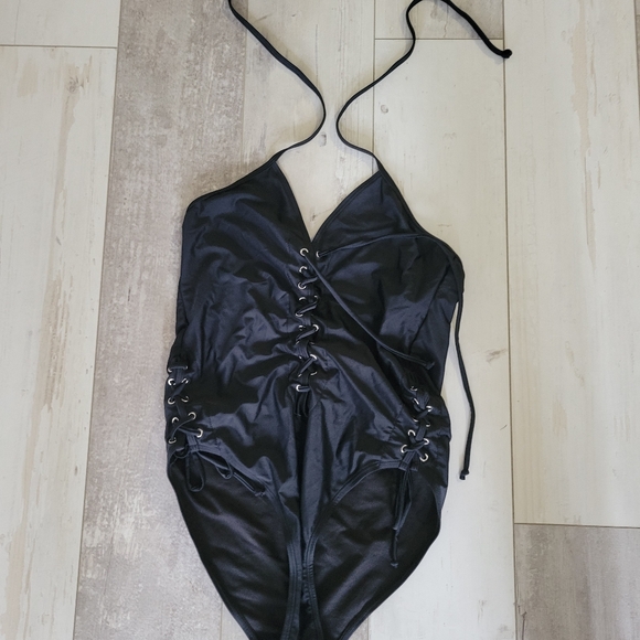 New never worn Boohoo one piece bathing suit black Size 10 - Picture 1 of 3